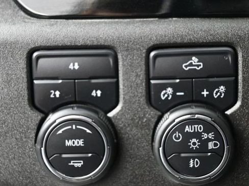 Used 2024 Chevrolet Silverado 2500 LT AWD/4WD image 18