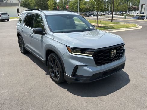 Used 2025 Honda Pilot Black Edition image 2