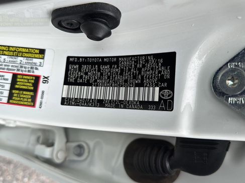 Used 2017 Toyota Corolla LE image 34