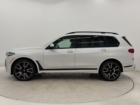 Used 2022 BMW X7 xDrive40i w/ M Sport Package AWD/4WD image 2