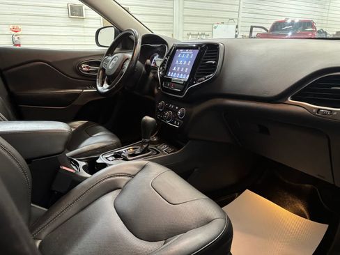 Used 2019 Jeep Cherokee Limited AWD/4WD image 23