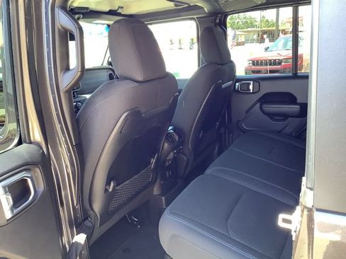 Used 2025 Jeep Wrangler Unlimited Rubicon 4xe w/ Convenience Group AWD/4WD image 23
