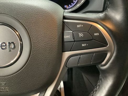 Used 2021 Jeep Grand Cherokee Laredo X image 17