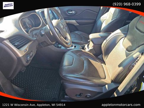 Used 2017 Jeep Cherokee Trailhawk image 13