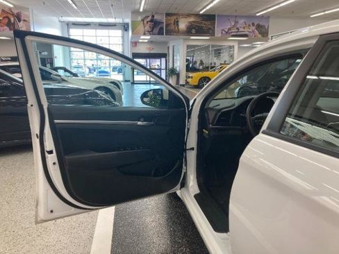 Used 2019 Hyundai Elantra SE w/ Cargo Package FWD image 32