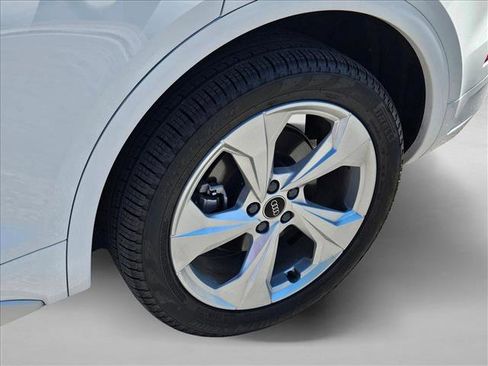 Certified 2025 Audi Q5 2.0T Premium Plus w/ Premium Plus Package AWD/4WD image 24