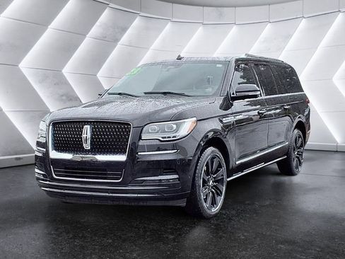 Used 2023 Lincoln Navigator L Reserve image 1