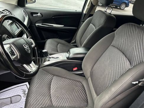 Used 2020 Dodge Journey SE w/ SE Popular Equipment Group FWD image 11
