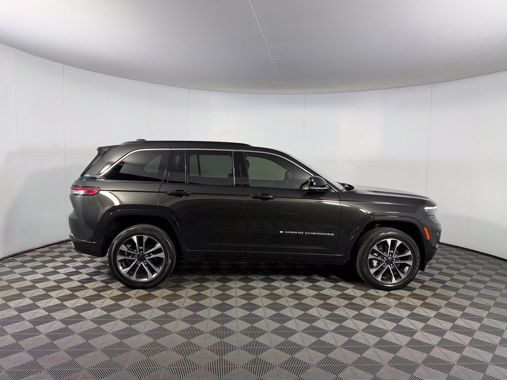Used 2024 Jeep Grand Cherokee Overland AWD/4WD image 7