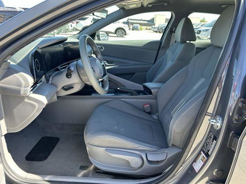 Used 2024 Hyundai Elantra SEL image 3