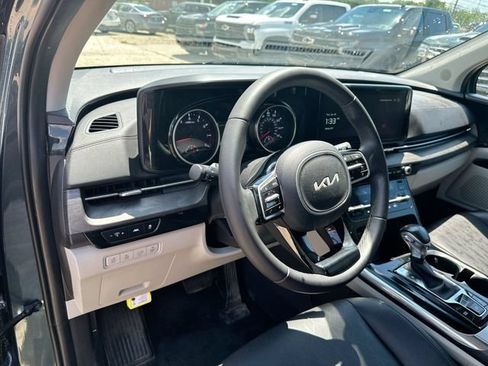 Used 2024 Kia Carnival EX FWD image 13