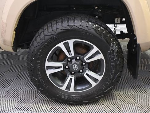 Used 2019 Toyota Tacoma TRD Sport w/ Technology Package AWD/4WD image 20