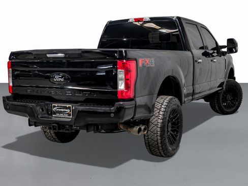 Used 2019 Ford F250 XLT w/ XLT Premium Package image 7