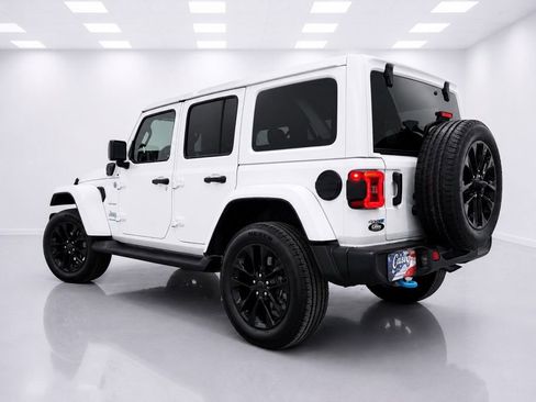 Used 2024 Jeep Wrangler Unlimited Sahara w/ Technology Group AWD/4WD image 4