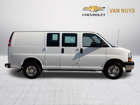 Used 2024 Chevrolet Express 2500 w/ Driver Convenience Package RWD image 4