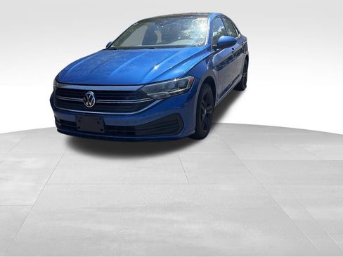 Used 2023 Volkswagen Jetta SE FWD image 3