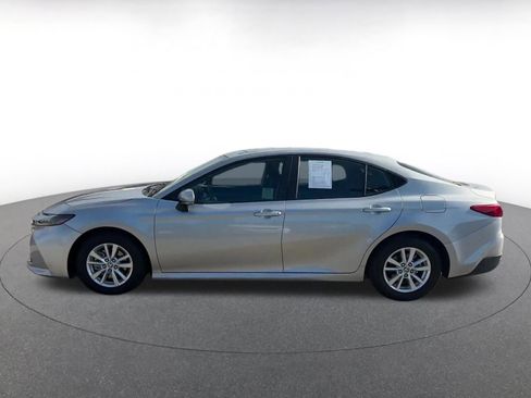 Used 2025 Toyota Camry LE image 9