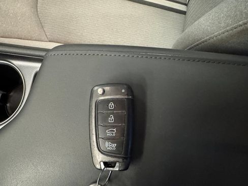 Used 2020 Hyundai Sonata SE FWD image 17