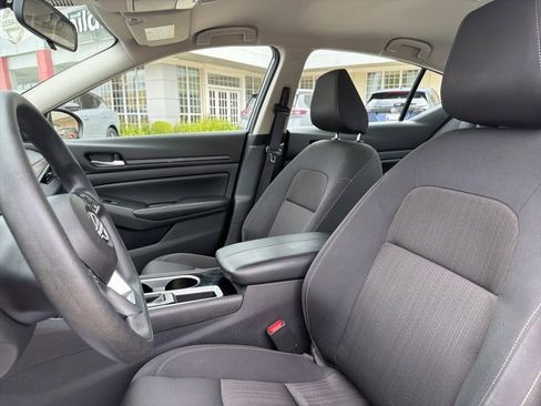 Used 2024 Nissan Altima 2.5 SV image 10