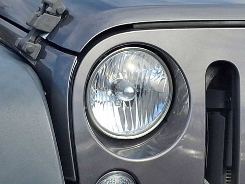 Used 2018 Jeep Wrangler Sport AWD/4WD image 28