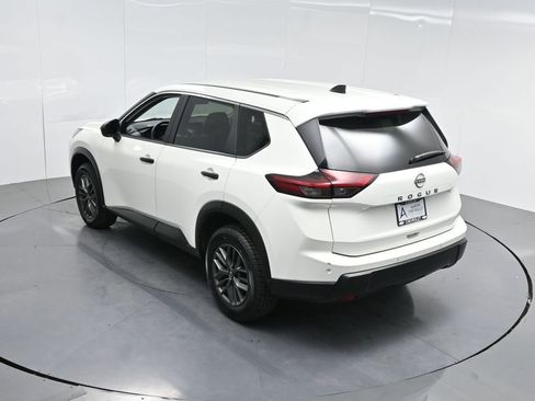 Used 2024 Nissan Rogue S image 57