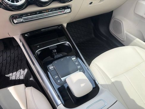 Used 2022 Mercedes-Benz GLB 250 4MATIC w/ Premium Package Lite image 34