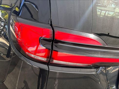 Used 2023 Chrysler Pacifica Touring-L FWD image 28