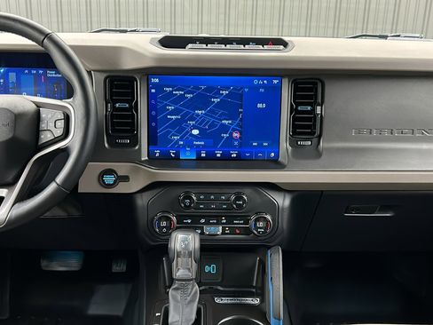 Used 2024 Ford Bronco Wildtrak image 22