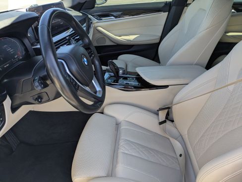 Used 2021 BMW 530i w/ Convenience Package RWD image 24