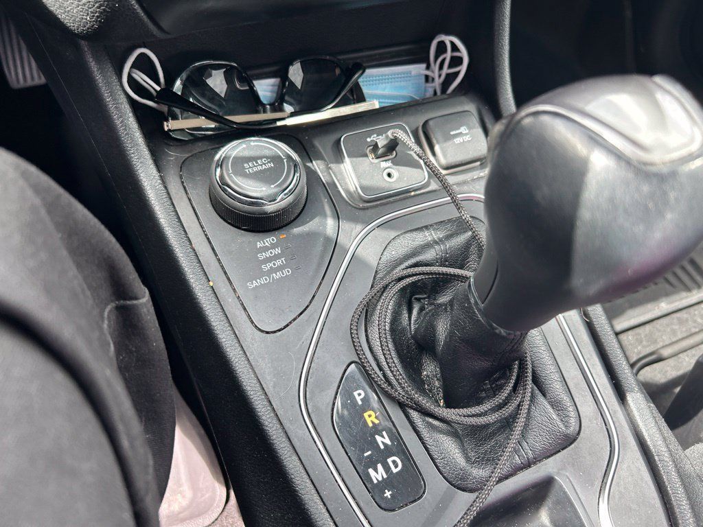 Certified 2021 Jeep Cherokee Latitude Plus w/ Mopar Interior Package AWD/4WD image 8