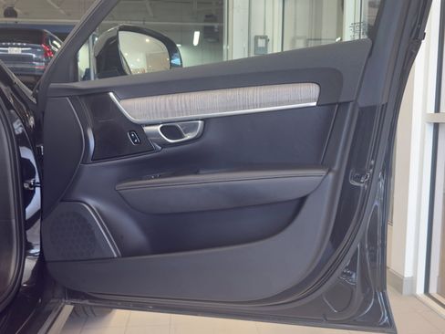 Used 2024 Volvo V90 B6 Cross Country Plus image 12