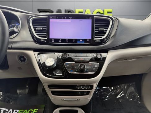 Used 2022 Chrysler Pacifica Touring-L FWD image 25