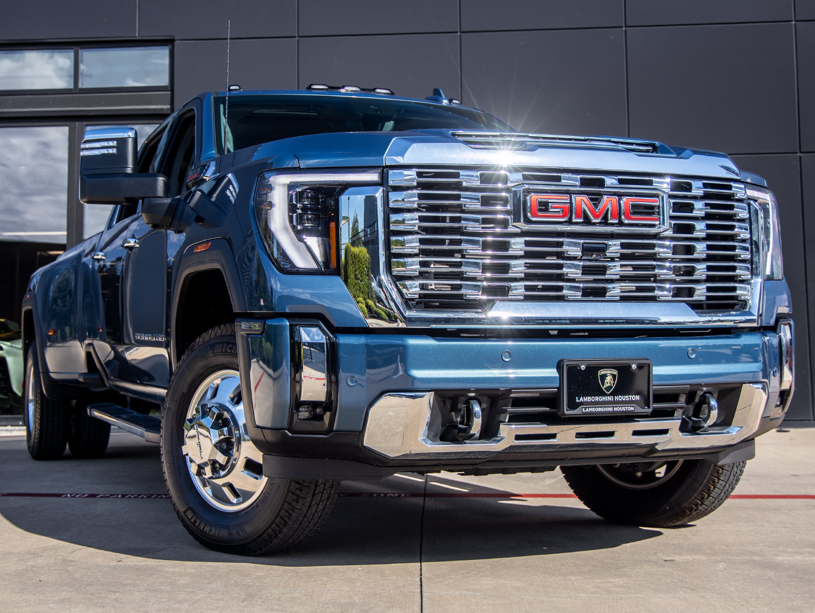 Used 2026 GMC Sierra 3500 Denali w/ Denali Reserve Package AWD/4WD image 2