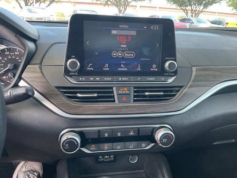 Used 2025 Nissan Altima 2.5 SV FWD image 23