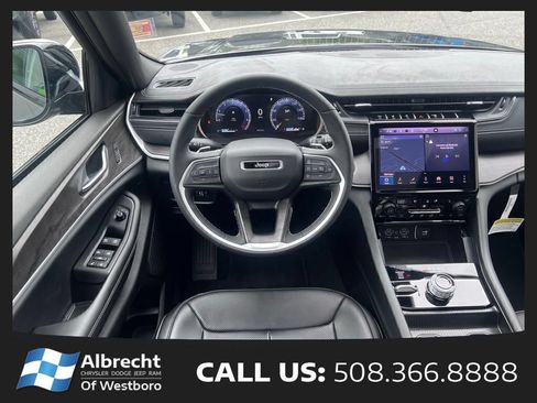 New 2025 Jeep Grand Cherokee Limited w/ Luxury Tech Group II AWD/4WD image 25