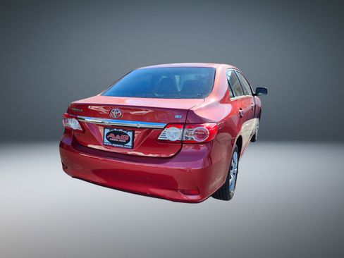 Used 2013 Toyota Corolla image 3