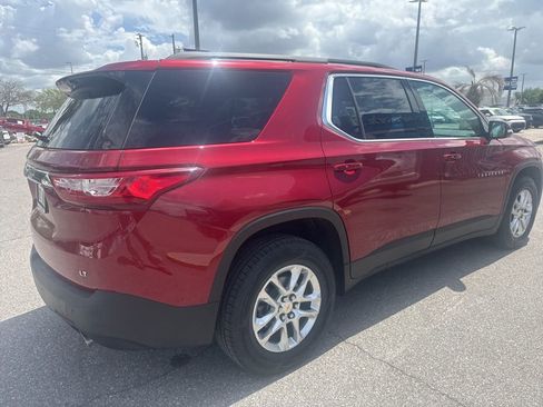 Used 2020 Chevrolet Traverse LT image 3