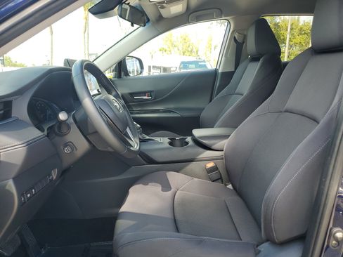Used 2024 Toyota Venza LE image 11