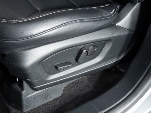 Used 2020 Ford Explorer XLT w/ Equipment Group 202A image 16