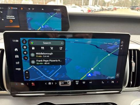 Used 2025 Ford Expedition Active image 24