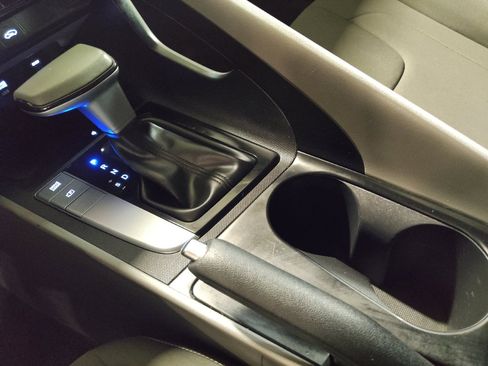 Used 2025 Hyundai Elantra Sport FWD image 26
