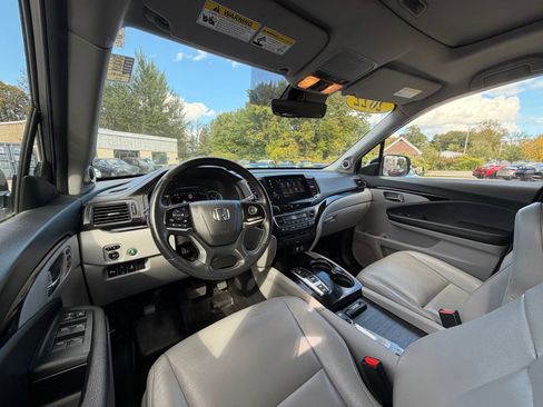 Used 2022 Honda Pilot Touring image 8