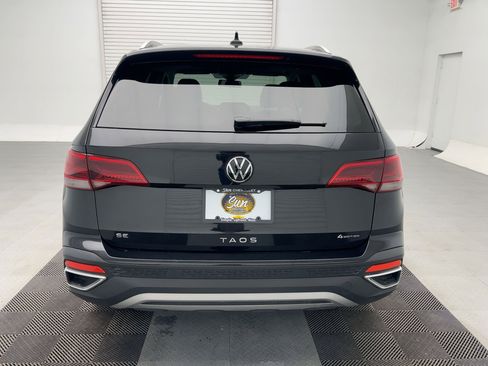 Used 2022 Volkswagen Taos SE w/ Panoramic Sunroof Package image 10