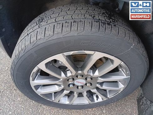 Used 2021 GMC Acadia Denali w/ Denali Ultimate Package AWD/4WD image 22