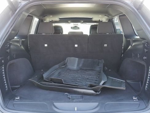 Used 2019 Jeep Grand Cherokee Laredo image 11