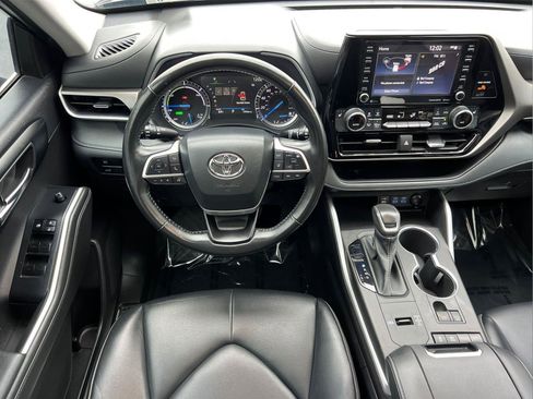 Used 2022 Toyota Highlander XLE image 24