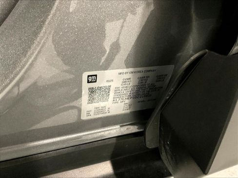 Used 2025 Chevrolet Trax LT FWD image 19