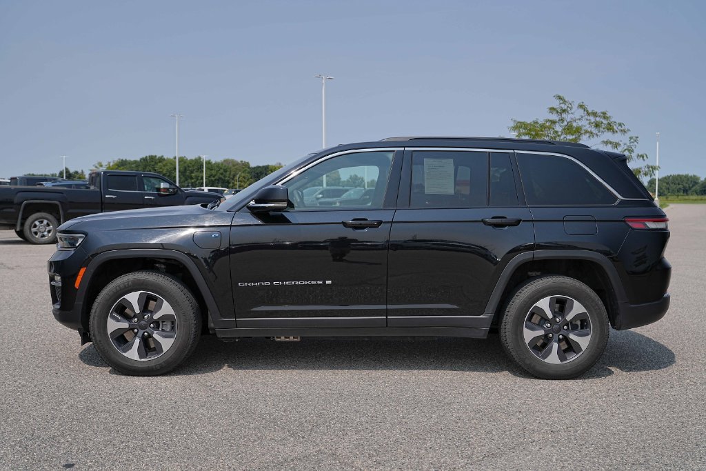 Used 2024 Jeep Grand Cherokee Limited 4xe AWD/4WD image 11