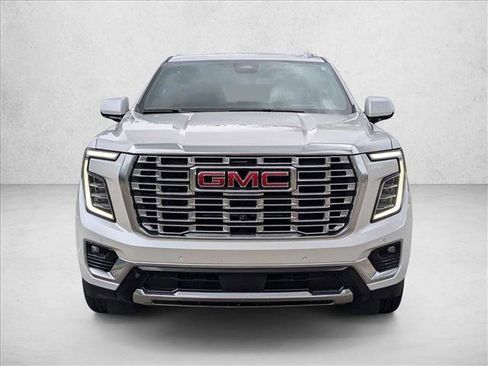 Used 2025 GMC Yukon XL Denali w/ Denali Reserve Package image 2