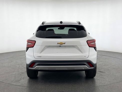 Used 2025 Chevrolet Trax LT FWD image 7